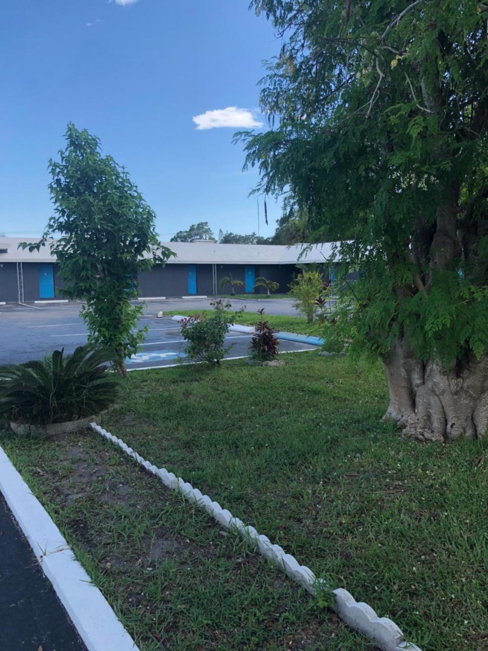 Bay Breeze Inn Bradenton Exterior foto